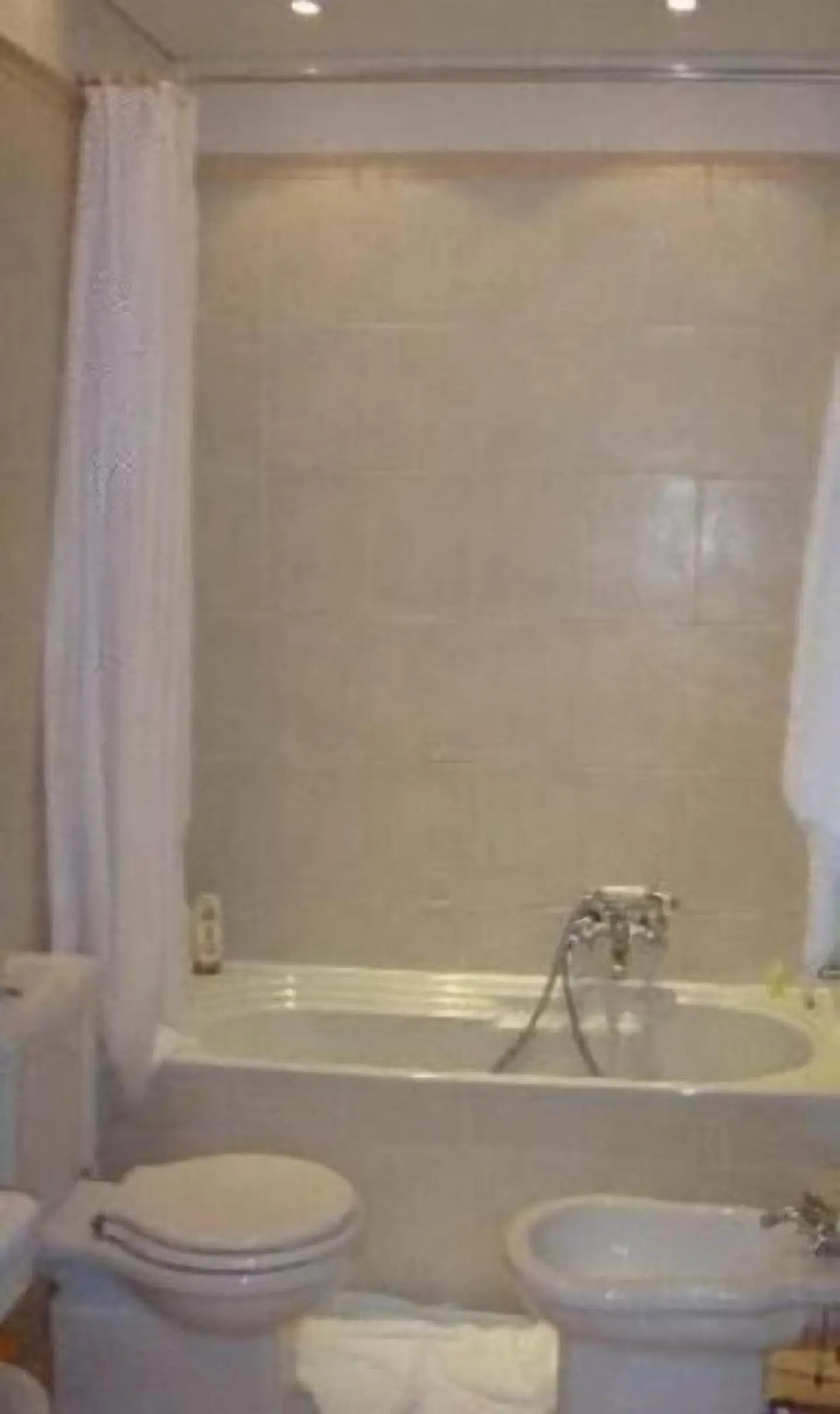 Hotel Canal BATHROOM