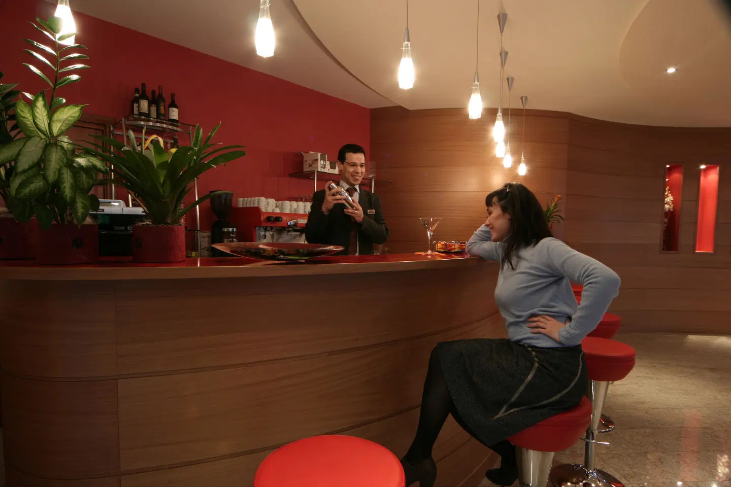 Luna Hotel Motel Airport Bar