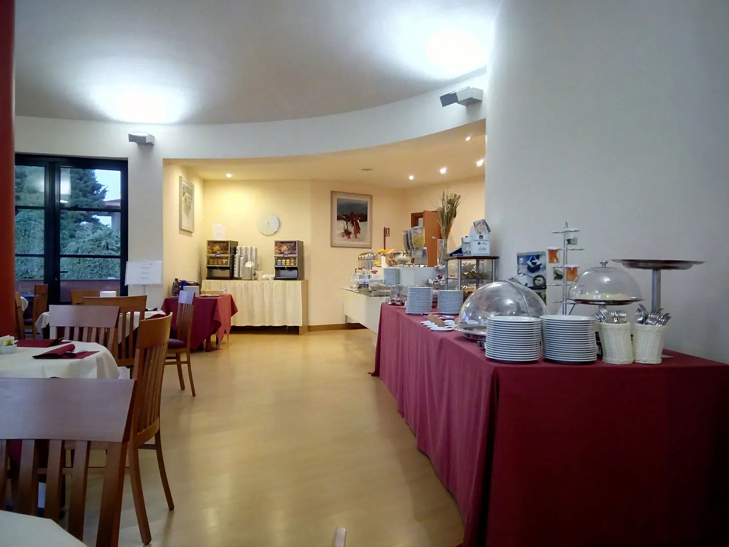 Luna Hotel Motel Airport Restaurant