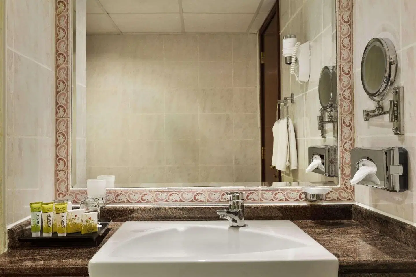 Ramada by Wyndham Beach Hotel Ajman Badezimmer