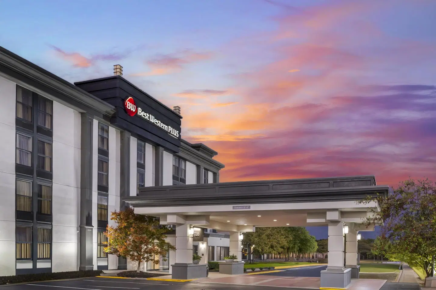 Best Western Plus Indianapolis NW Hotel EXTERIOR