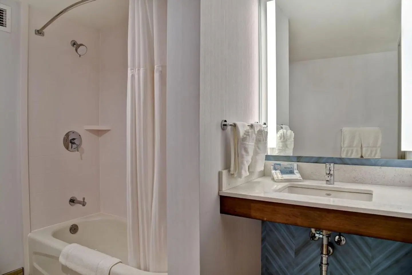 Hilton Garden Inn Kansas City/Kansas Badezimmer