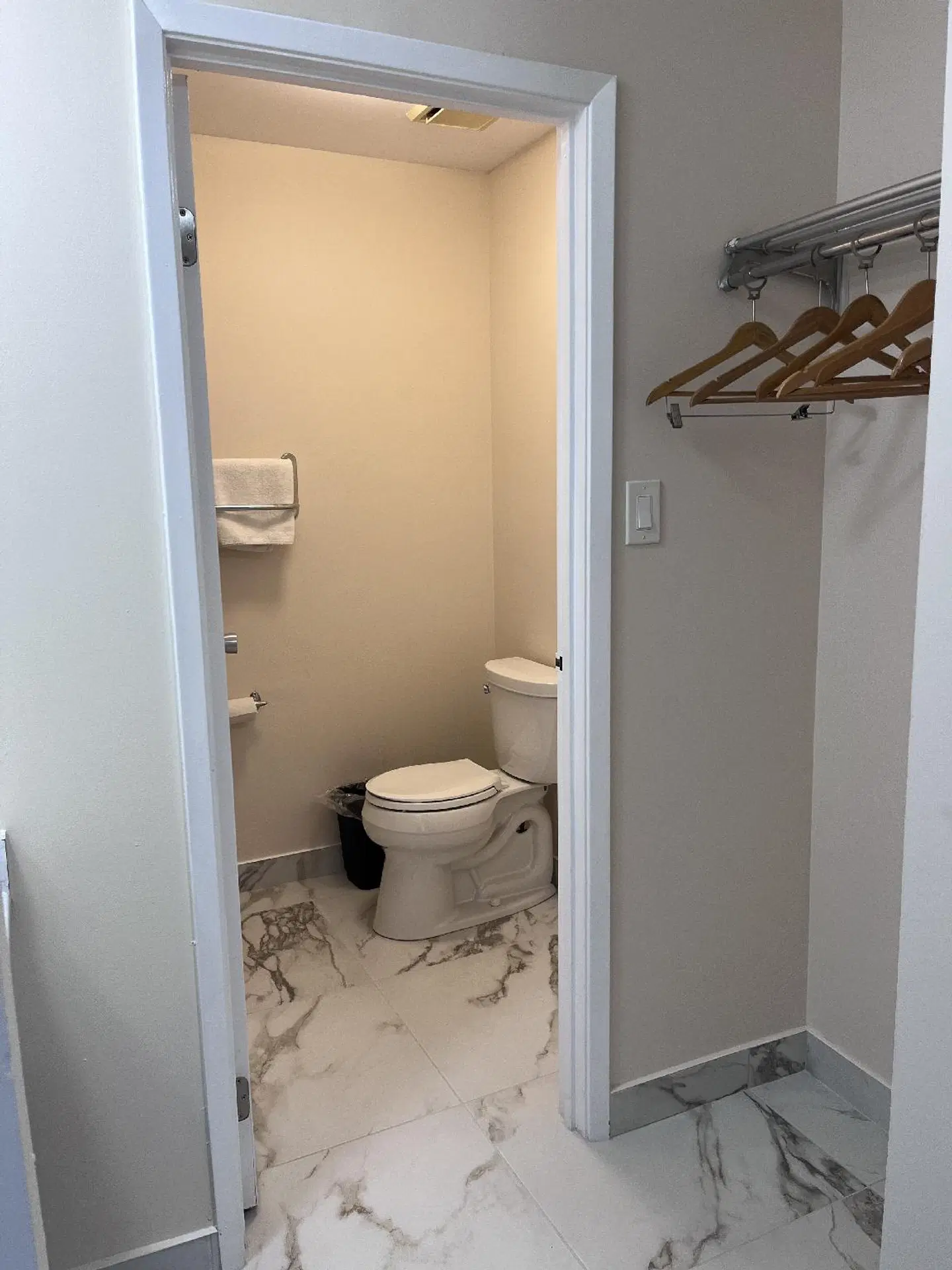 Falls Lodge & Suites Badezimmer