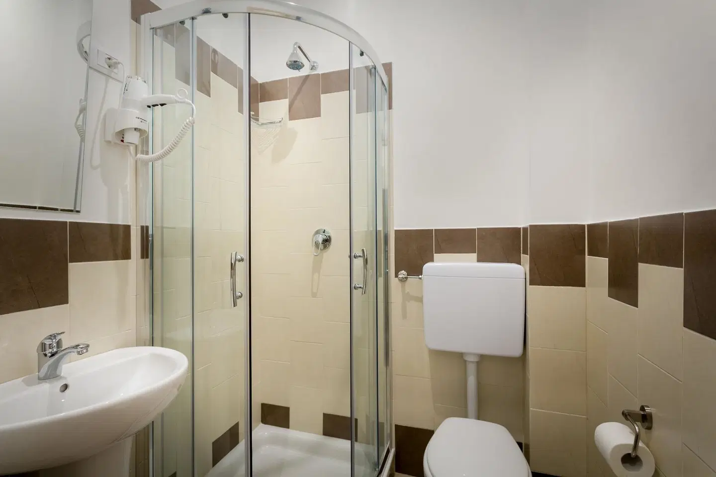 Stella Della Casa BATHROOM