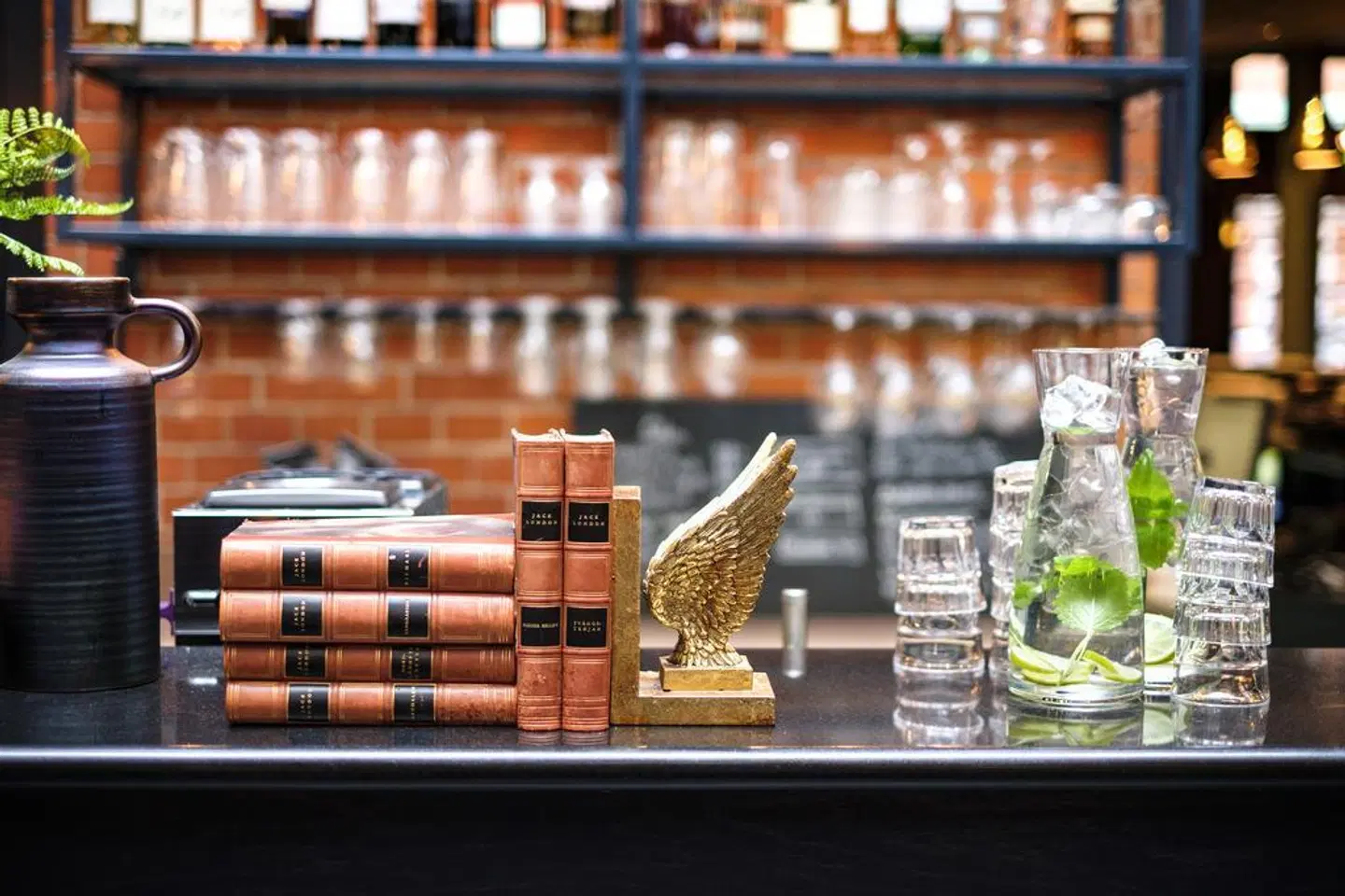 Clarion Collection Hotel Temperance BAR