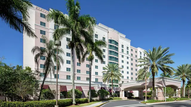 DoubleTree by Hilton Sunrise - Sawgrass Mills EXTERIOR
