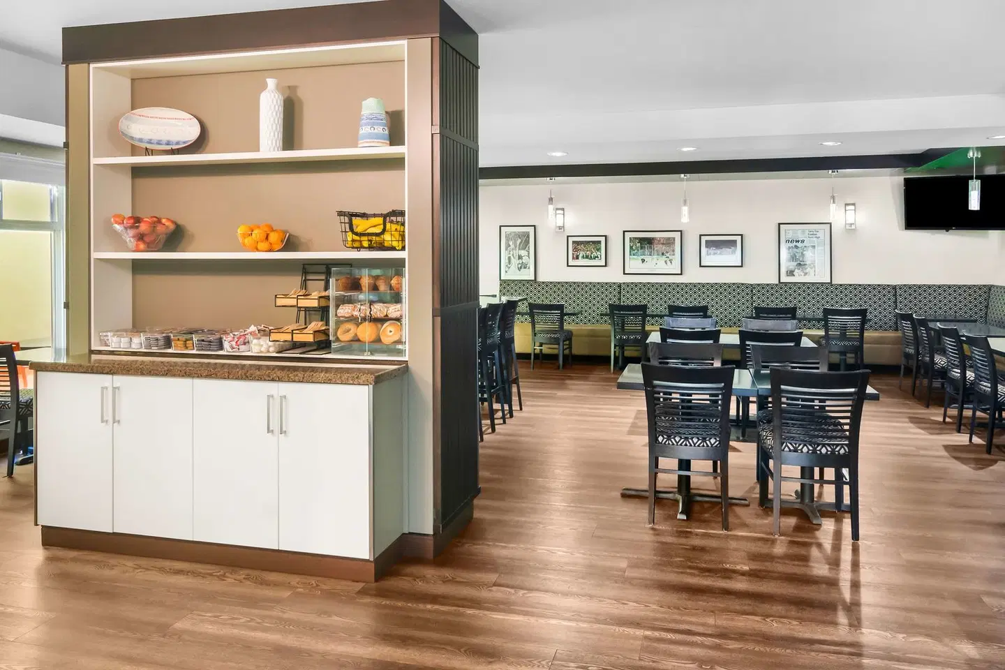 Best Western Plus Sunrise Inn Bar