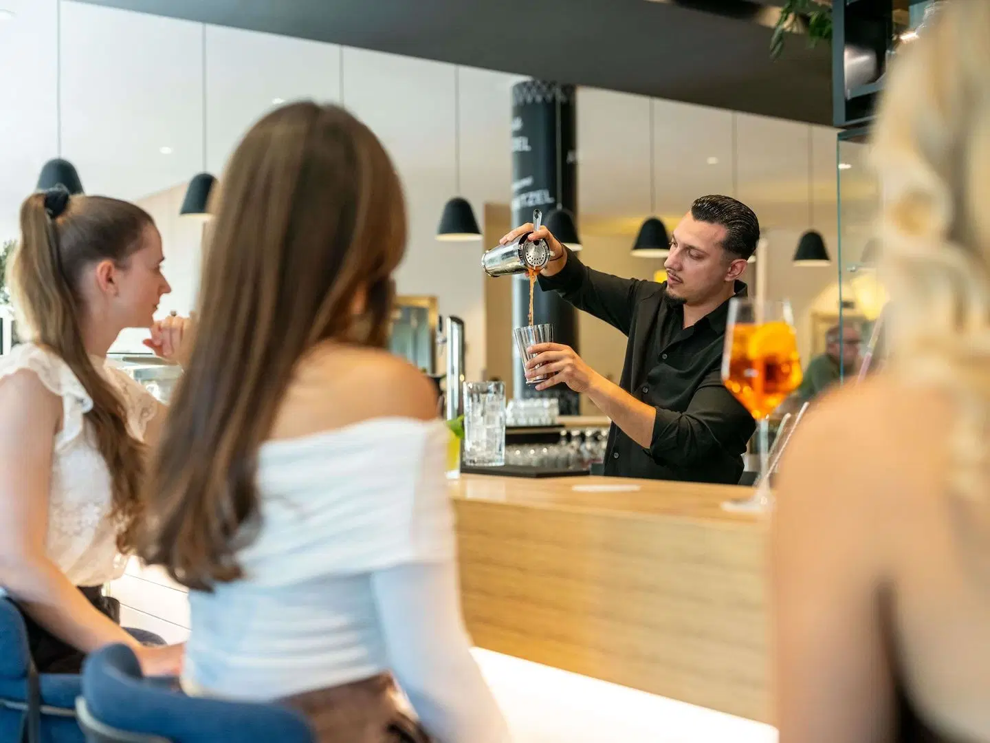 Novotel Wien Hauptbahnhof PEOPLE