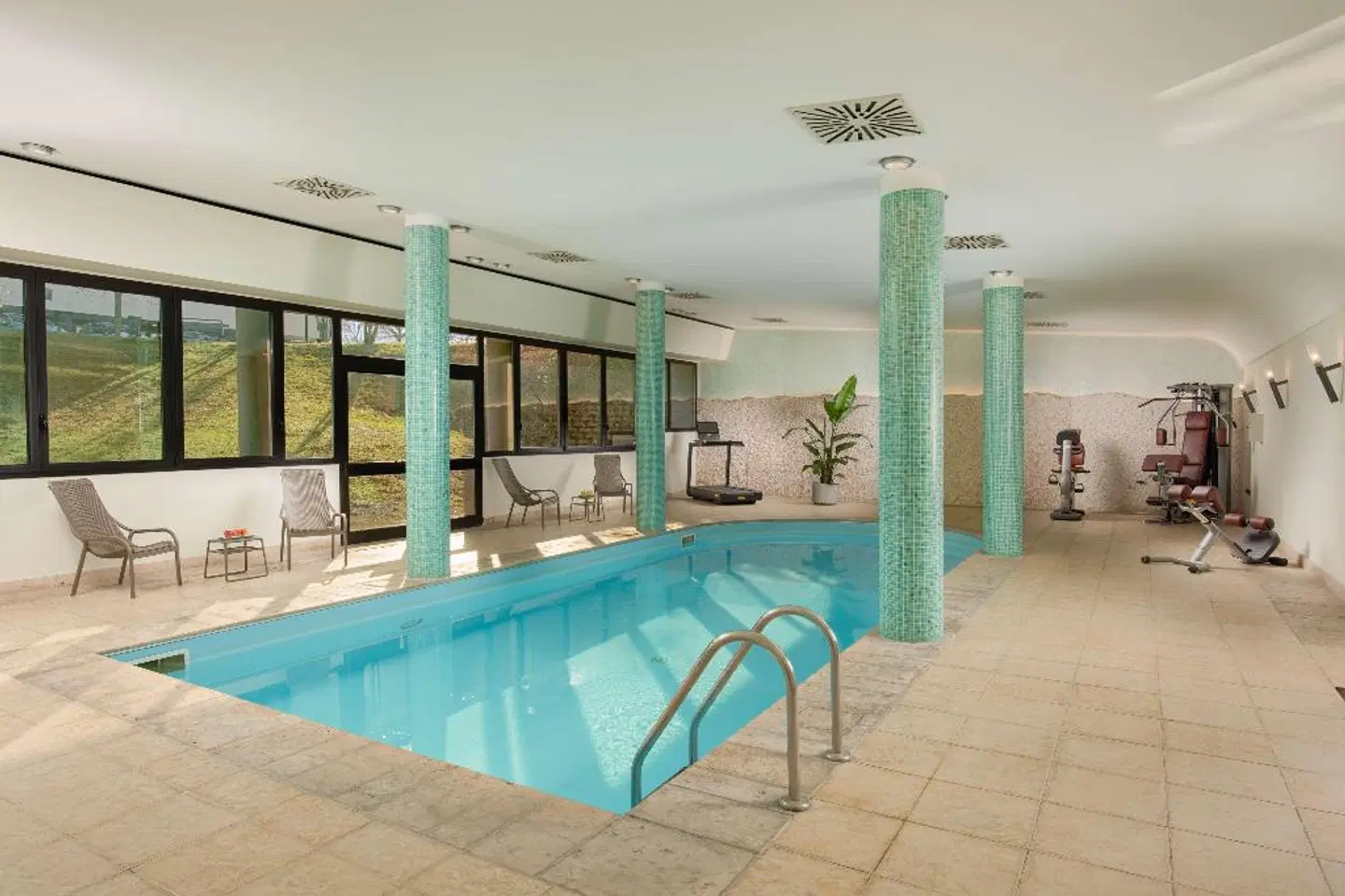 NH Bologna Villanova Hallenbad