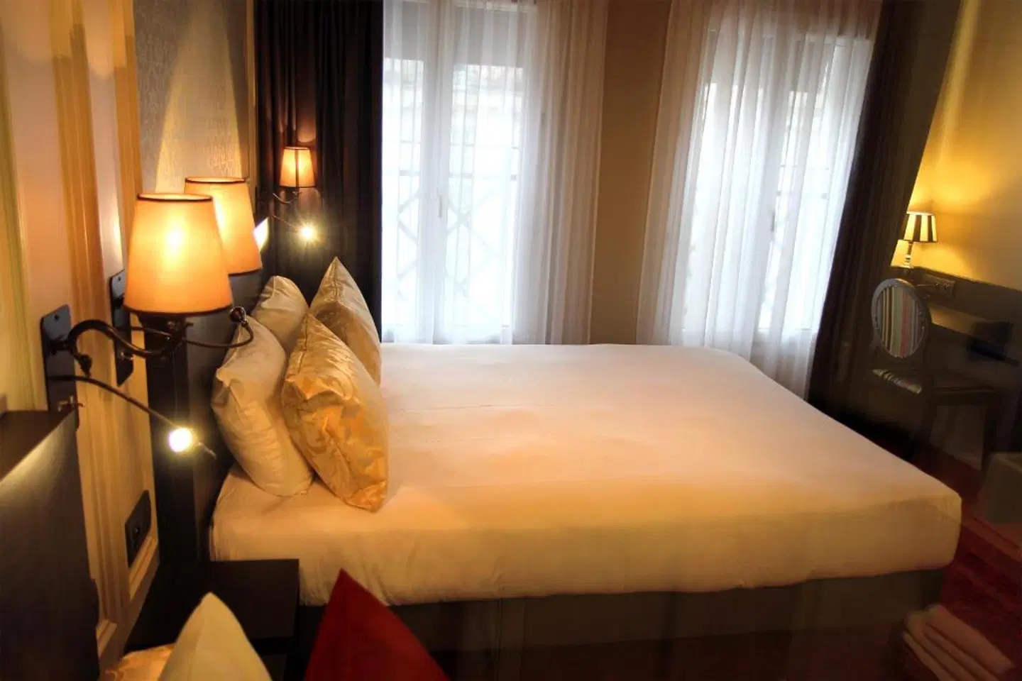 Best Western Hotel Le Montmartre Saint Pierre ROOM_EXAMPLE