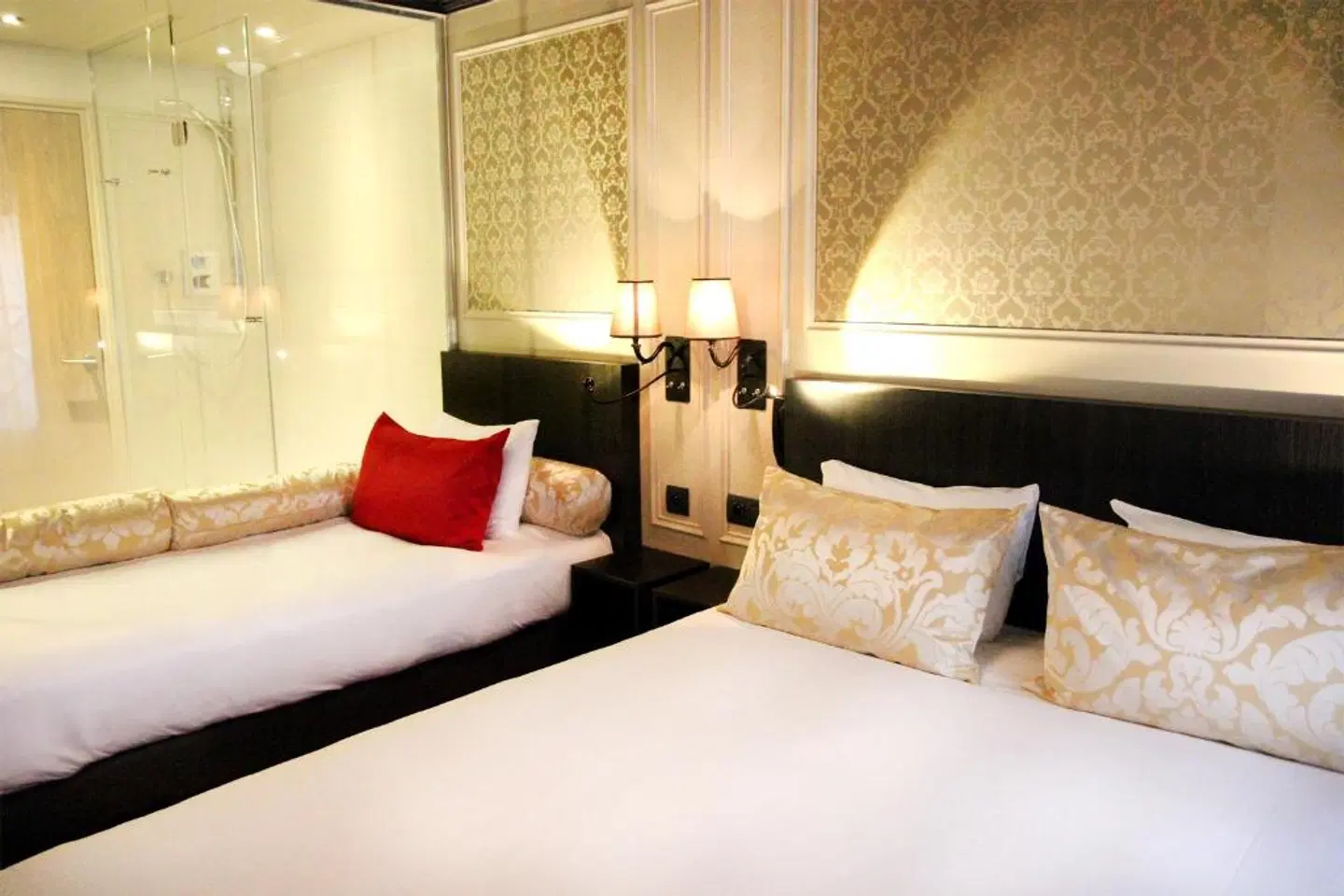 Best Western Hotel Le Montmartre Saint Pierre ROOM_EXAMPLE