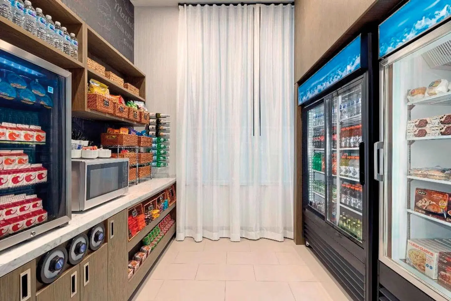 DoubleTree by Hilton New York Downtown BAR