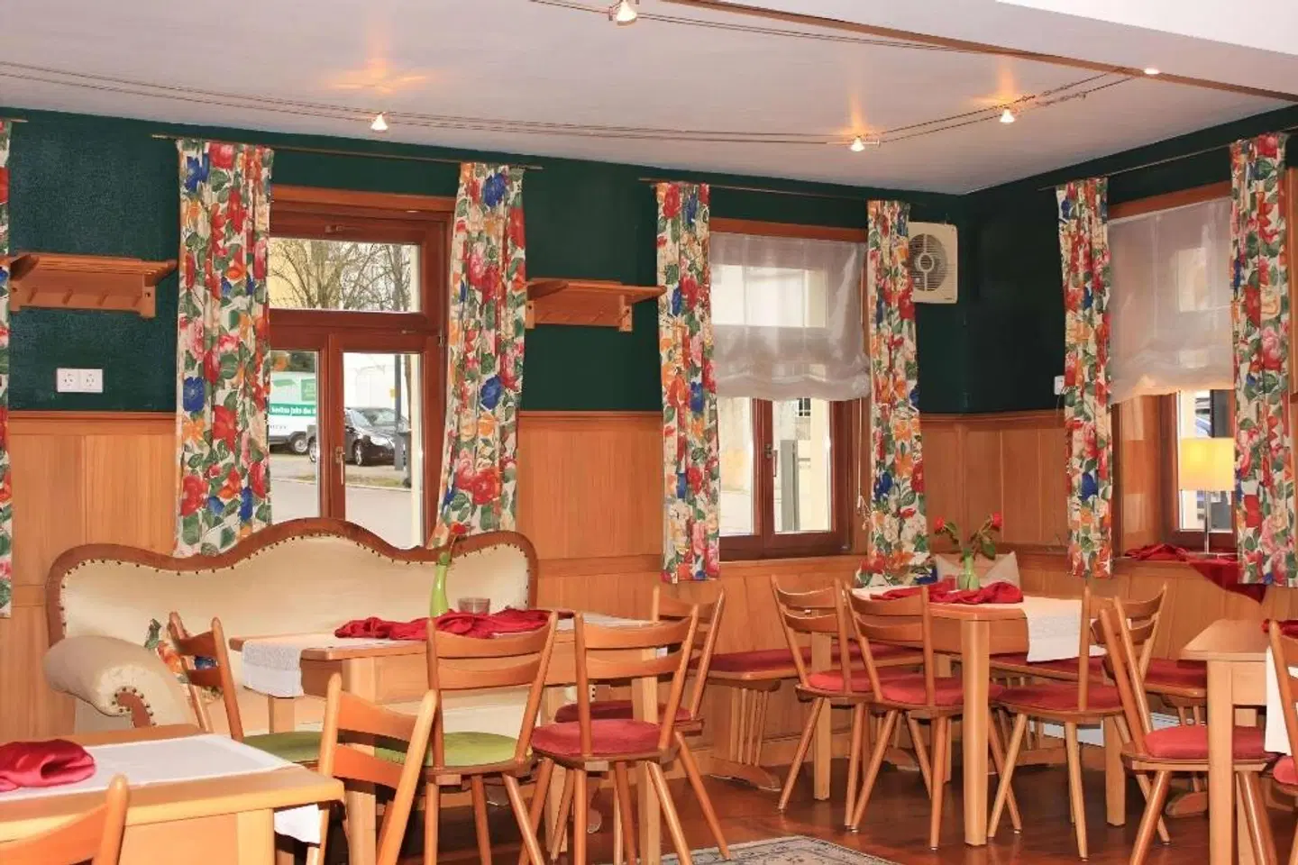 Aspire Kronprinz, Trademark Collection by Wyndham Bar