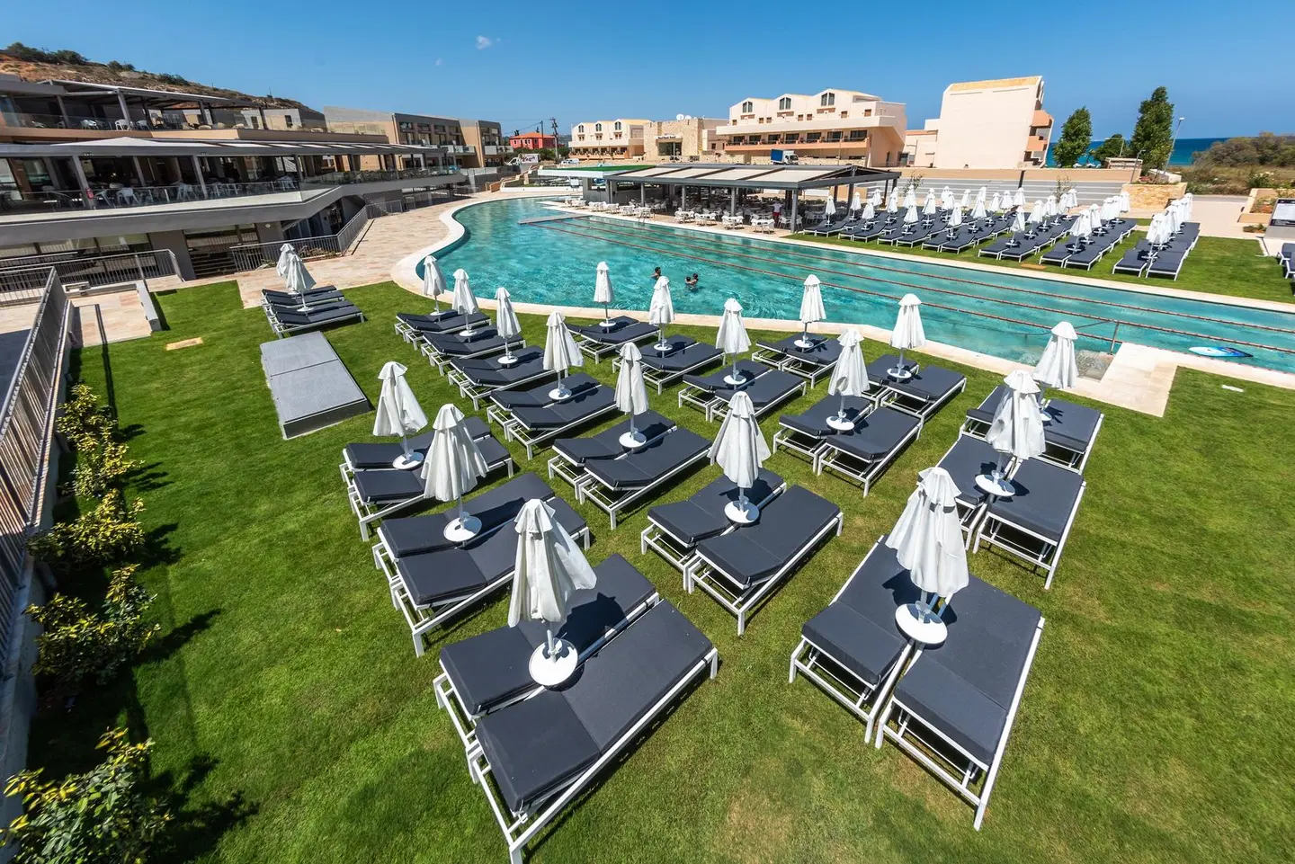 Kiani Beach Resort OUTDOOR_POOL