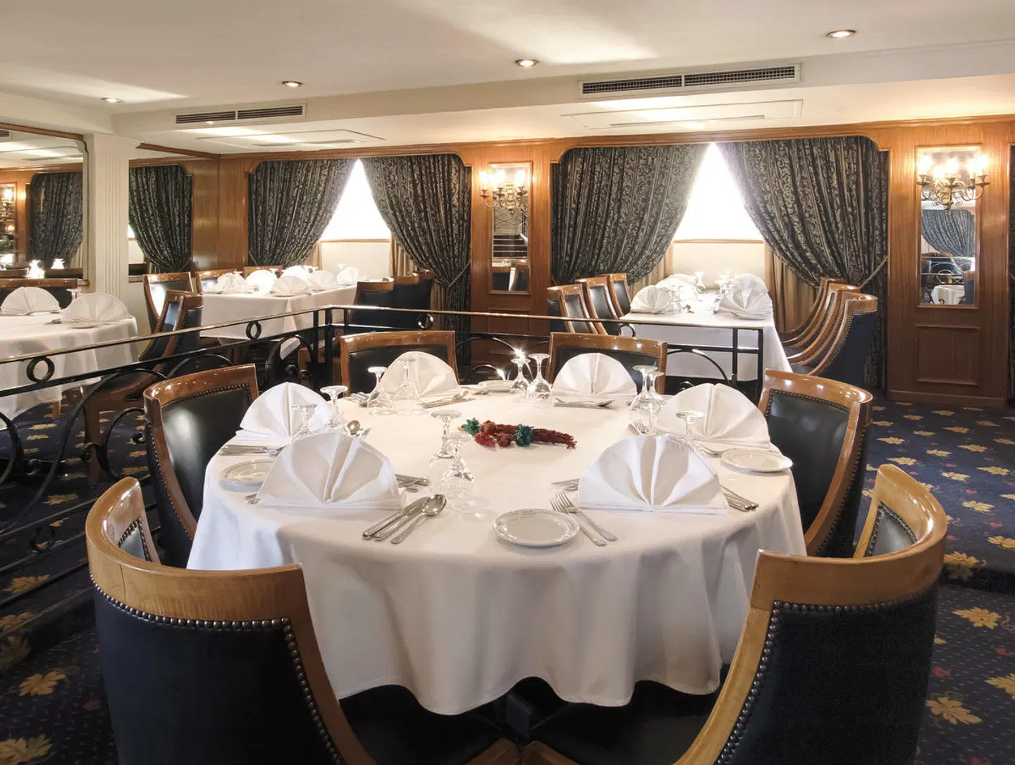 Klassische Nilkreuzfahrt mit Jaz Crown Prince Restaurant