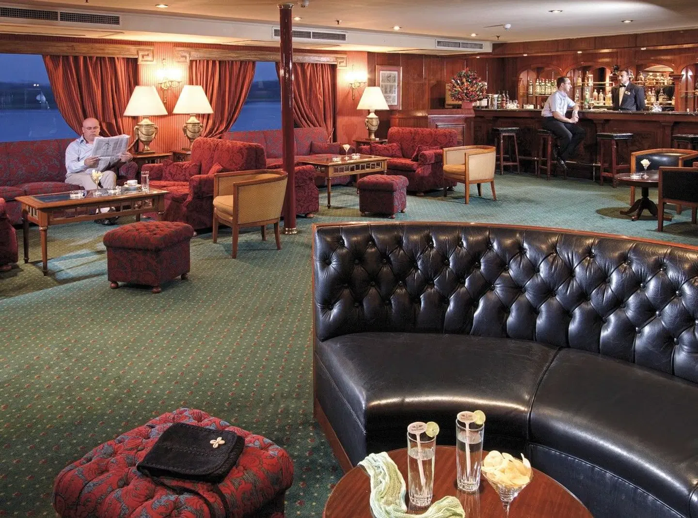 Klassische Nilkreuzfahrt mit Jaz Crown Prince Bar