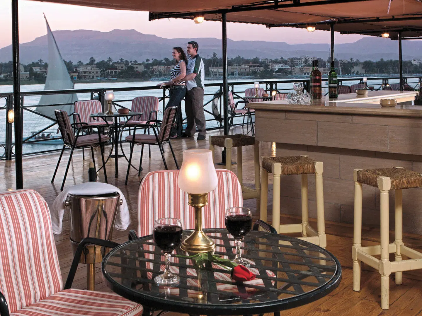 Klassische Nilkreuzfahrt mit Jaz Crown Prince Bar