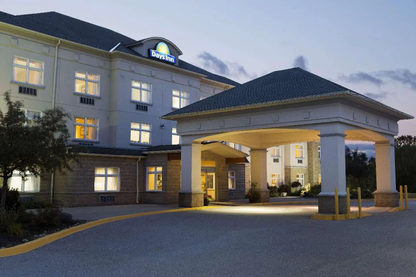 Days Inn by Wyndham Orillia EXTERIOR