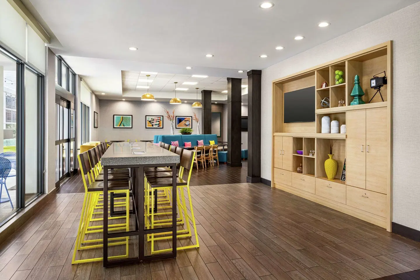 Home2 Suites by Hilton New York Long Island City/ Manhattan View, NY Bar