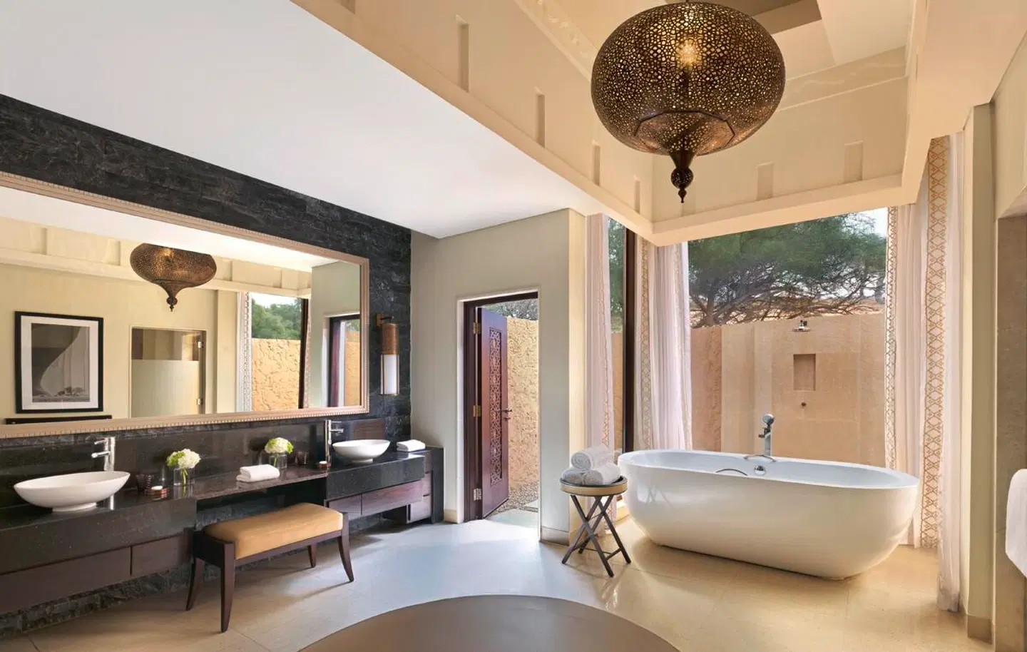 The Ritz-Carlton Ras Al Khaimah, Al Wadi Desert Badezimmer