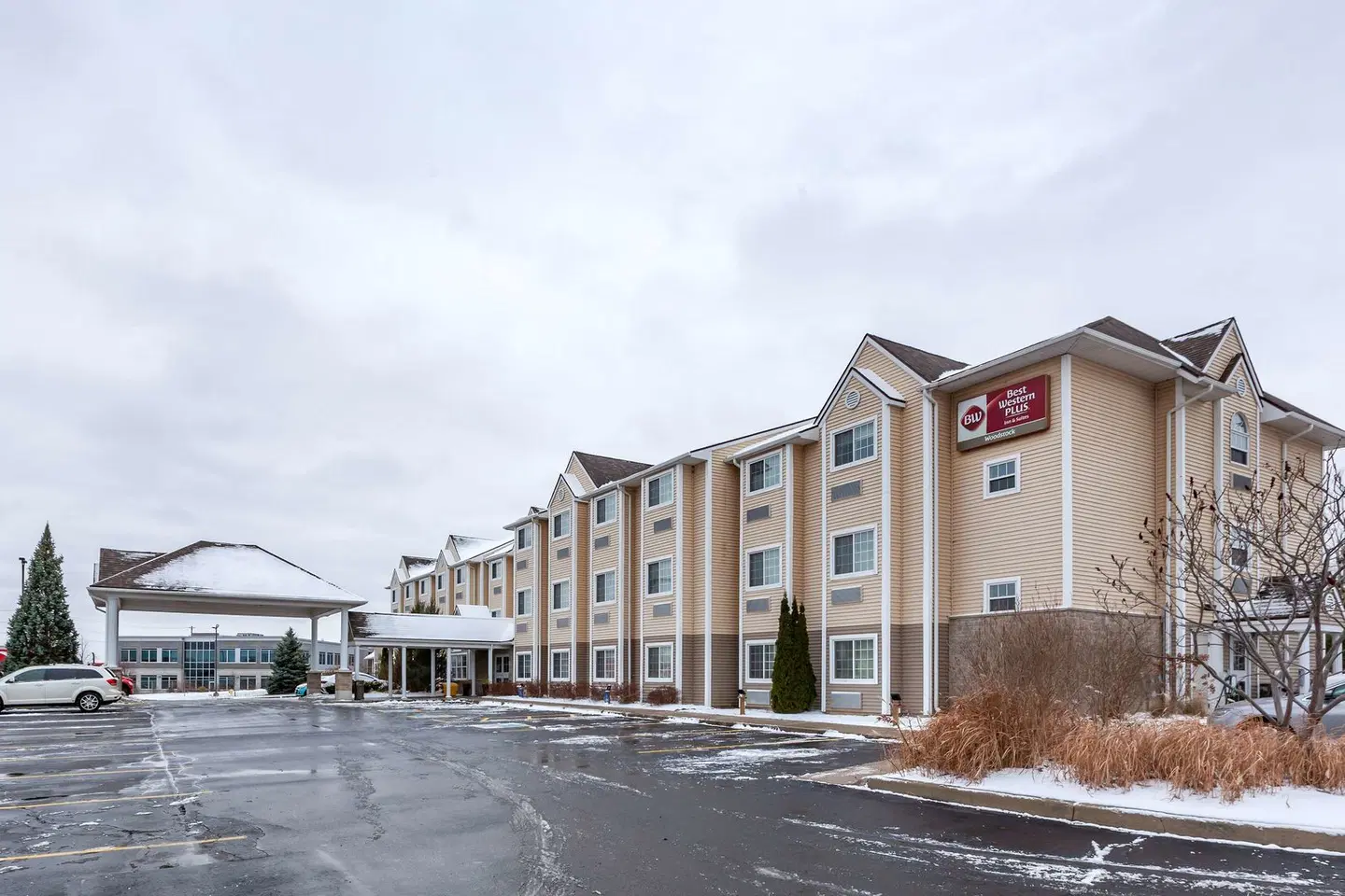 Best Western Plus Woodstock Inn & Suites EXTERIOR