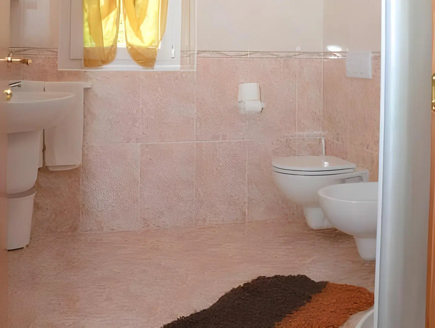 Hotel La Roccia Badezimmer