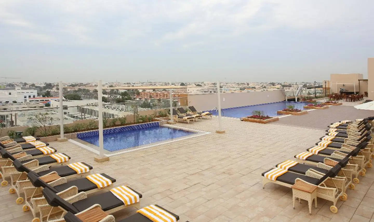 Metropolitan Hotel Dubai OUTDOOR_POOL