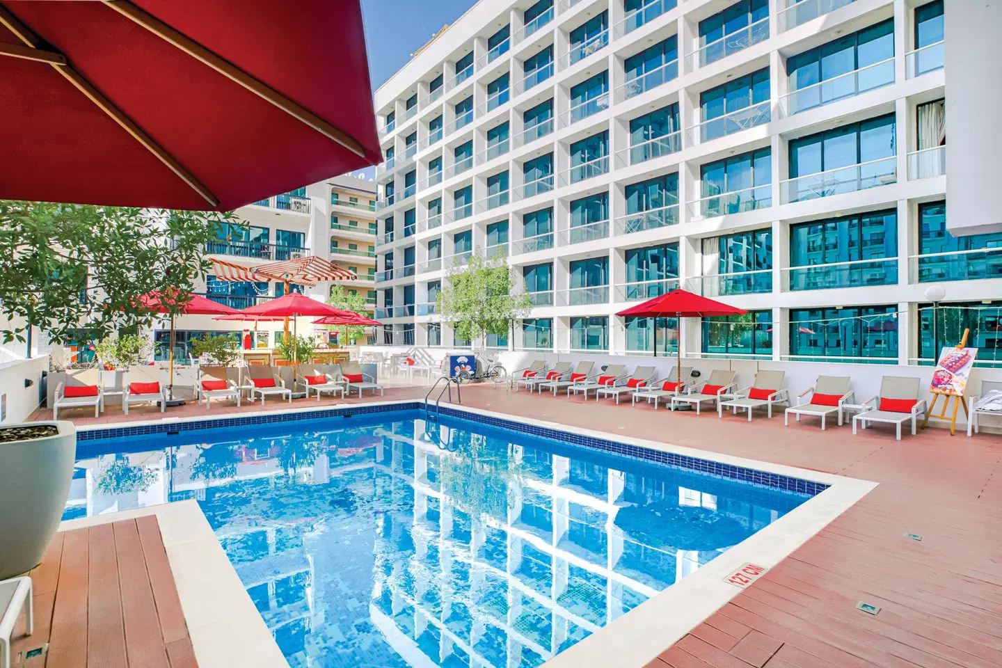 Golden Sands Hotel Apartments OUTDOOR_POOL