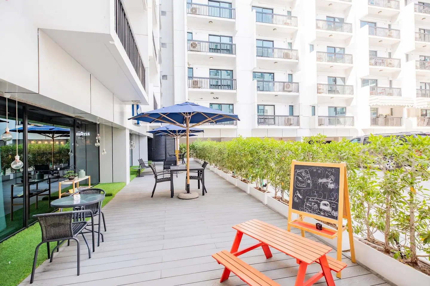 Golden Sands Hotel Apartments TERRACE