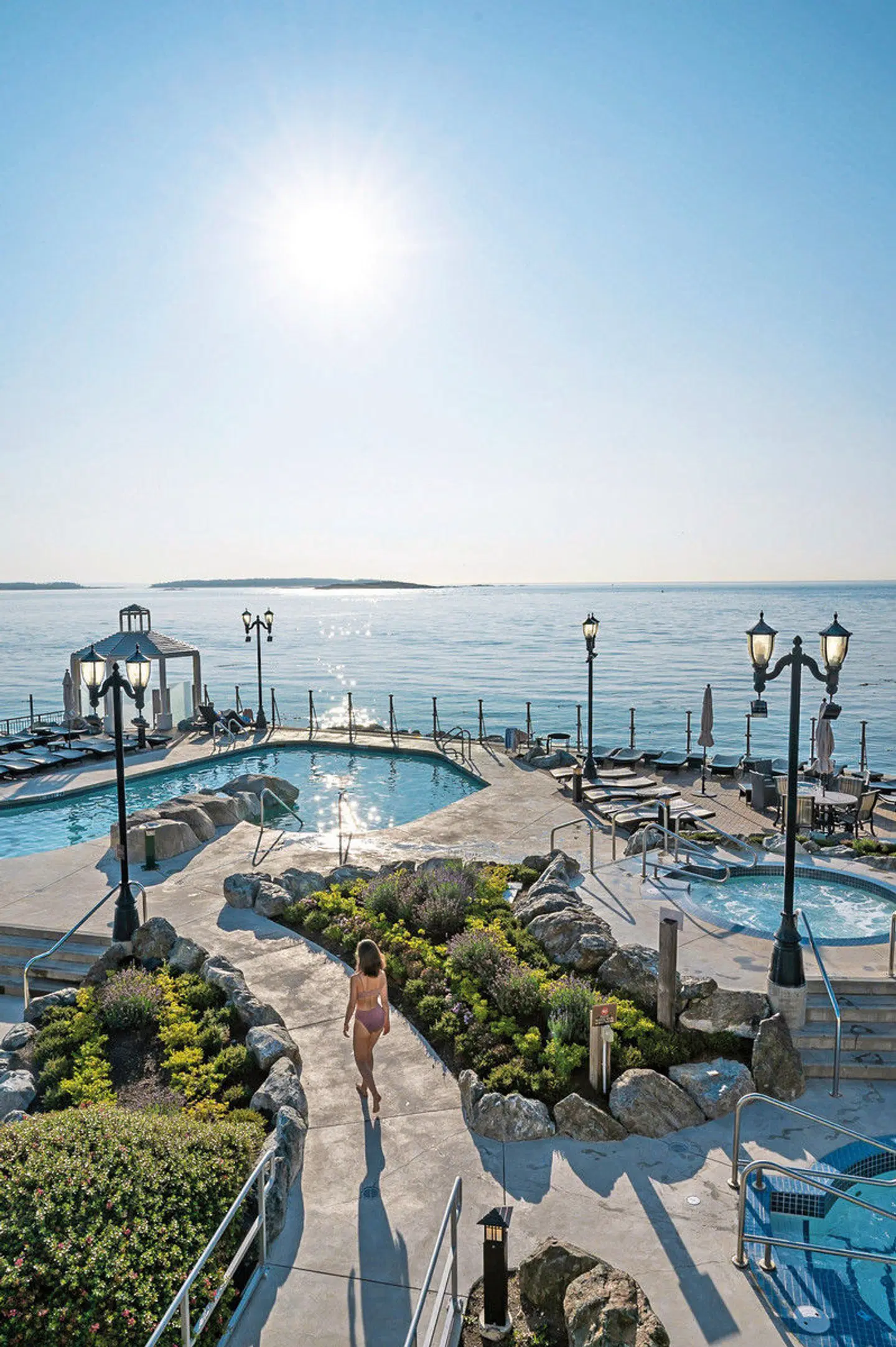 Oak Bay Beach Hotel TERRACE