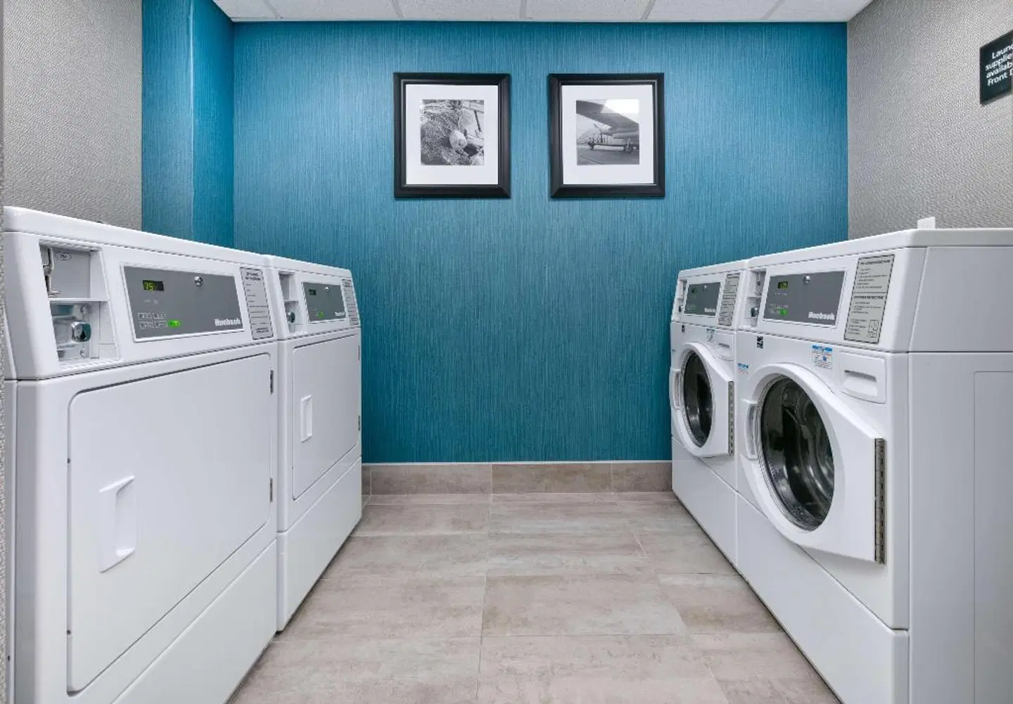 Hampton Inn Biloxi BATHROOM