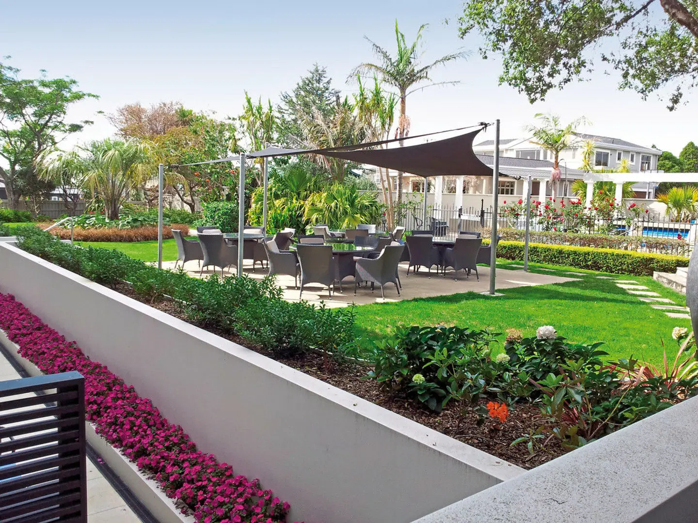 The Devon Hotel New Plymouth GARDEN