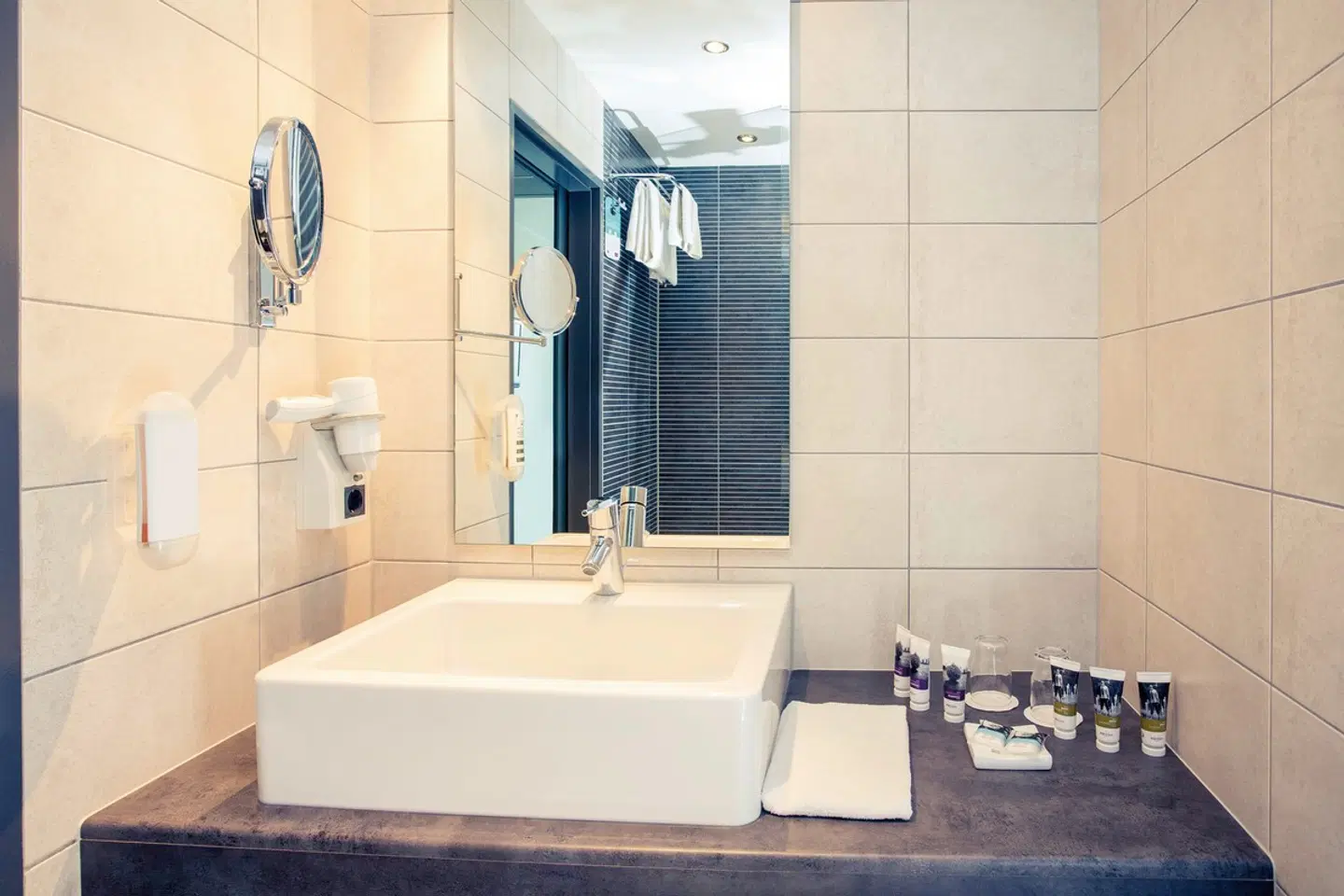 Mercure Severinshof Koeln City BATHROOM