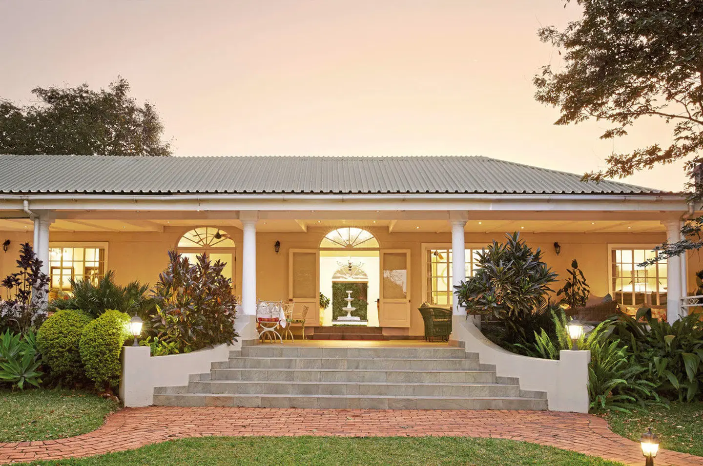 Batonka Guest Lodge EXTERIOR