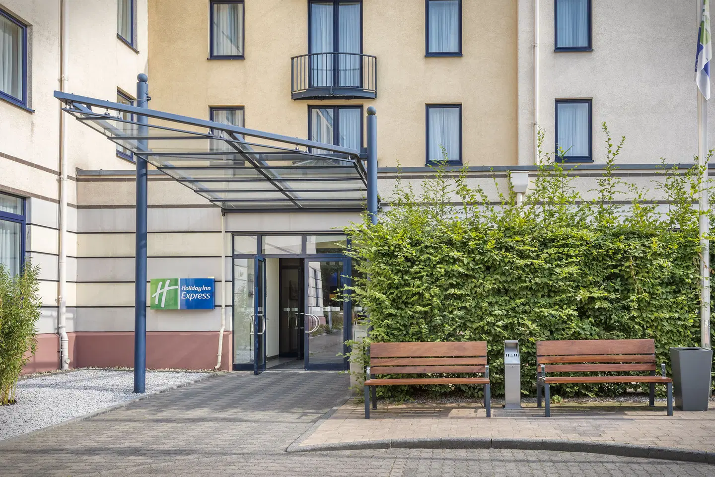 Holiday Inn Express Dortmund EXTERIOR