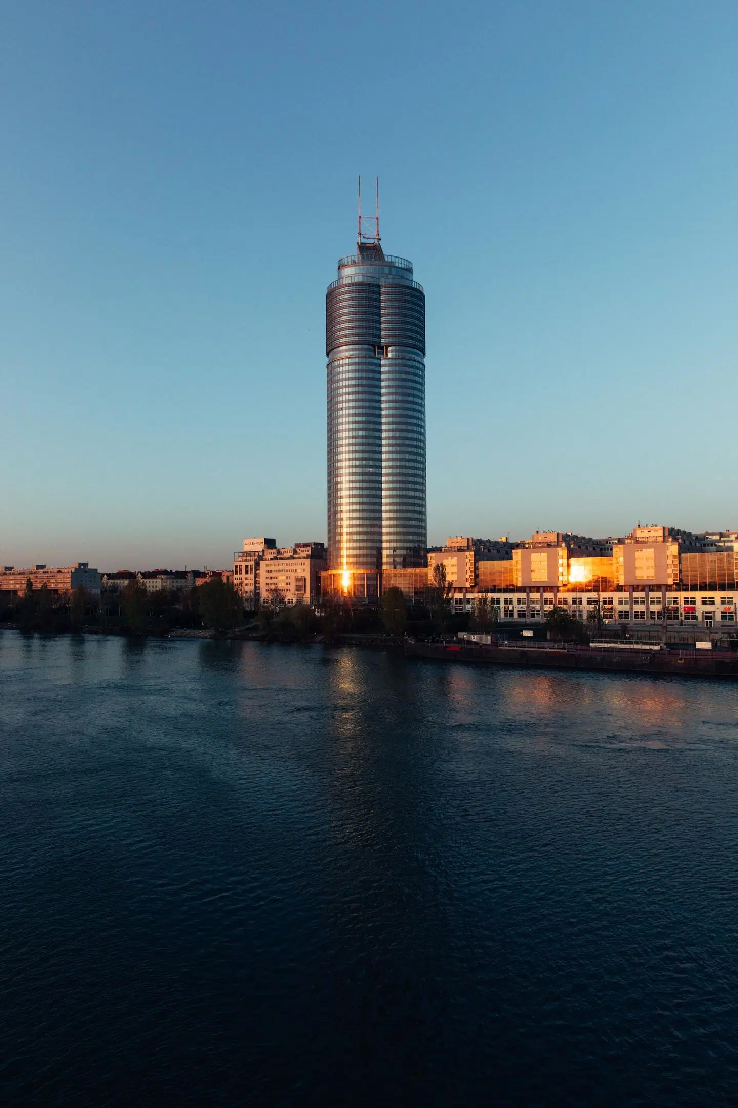 harry's home Wien Millennium Tower EXTERIOR