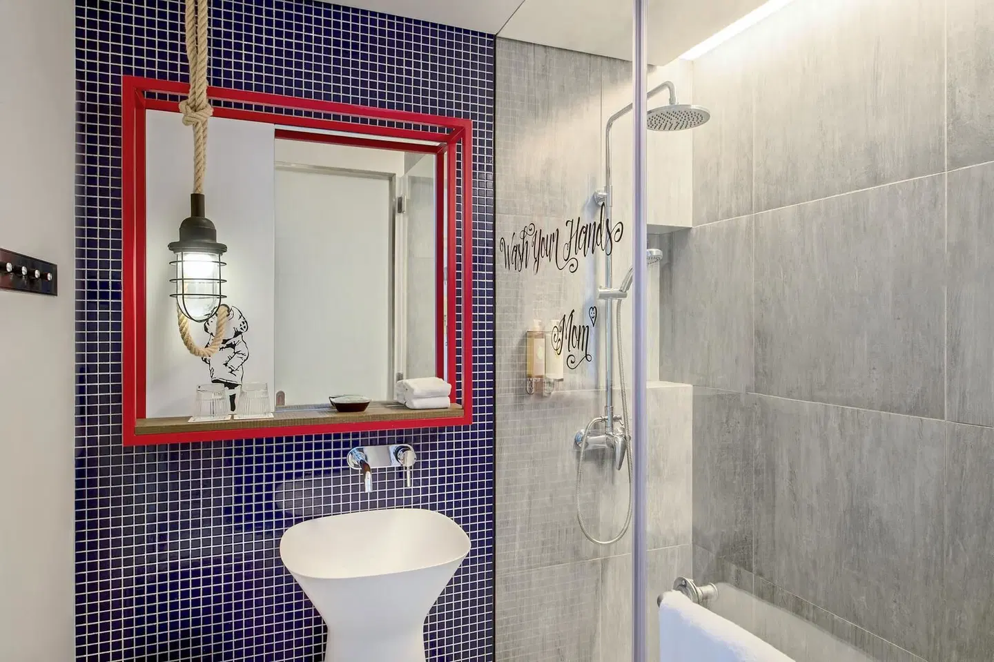 Hampton By Hilton Dubai Al Seef Badezimmer