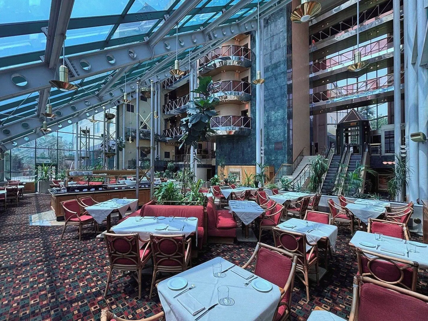 Royal Garden RESTAURANT
