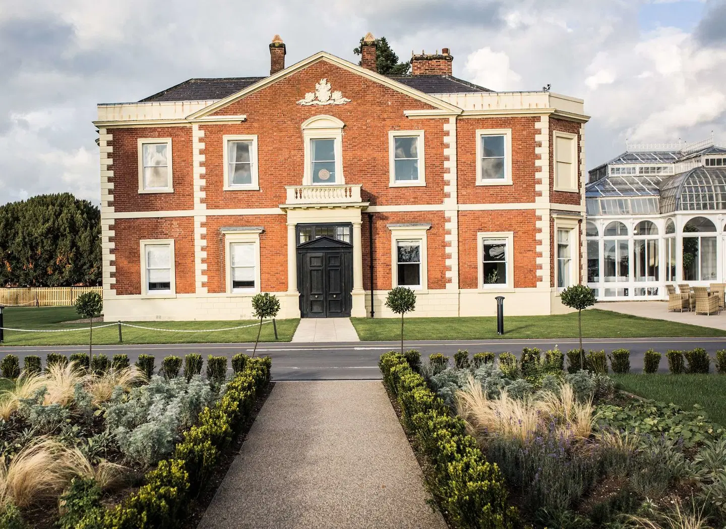 DoubleTree by Hilton Hotel & Spa Chester EXTERIOR