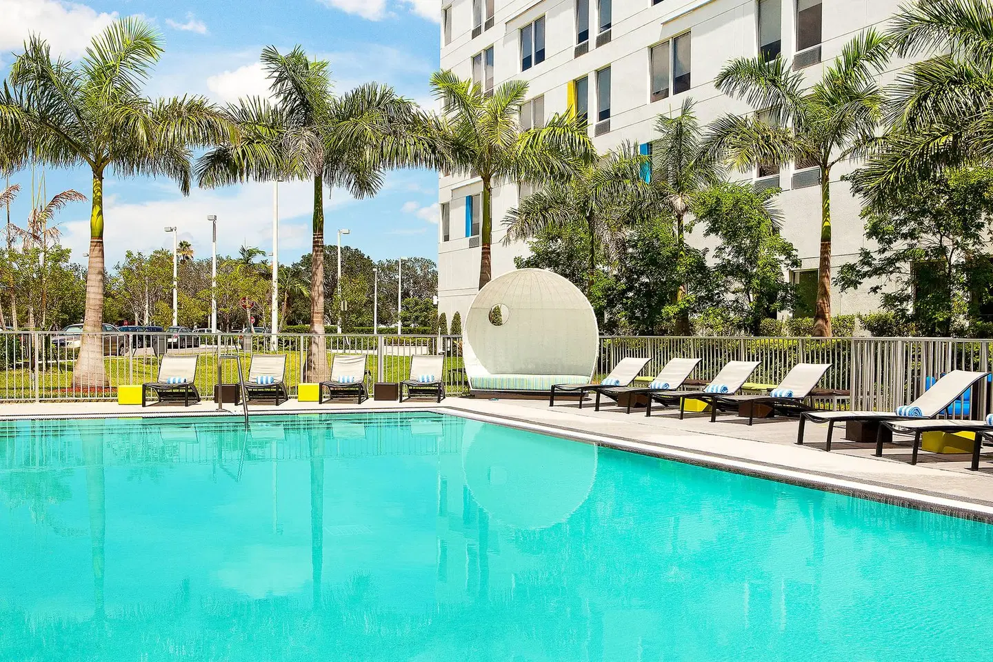 Aloft Miami Doral OUTDOOR_POOL