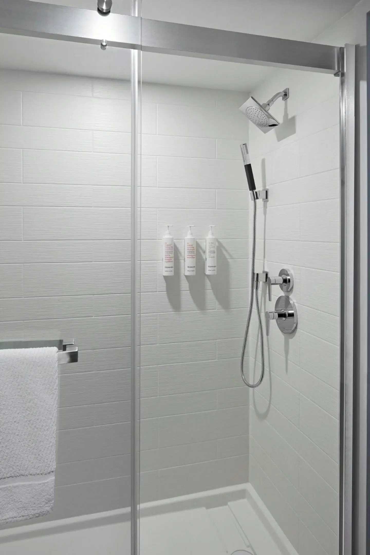 Toronto Airport Marriott Hotel BATHROOM