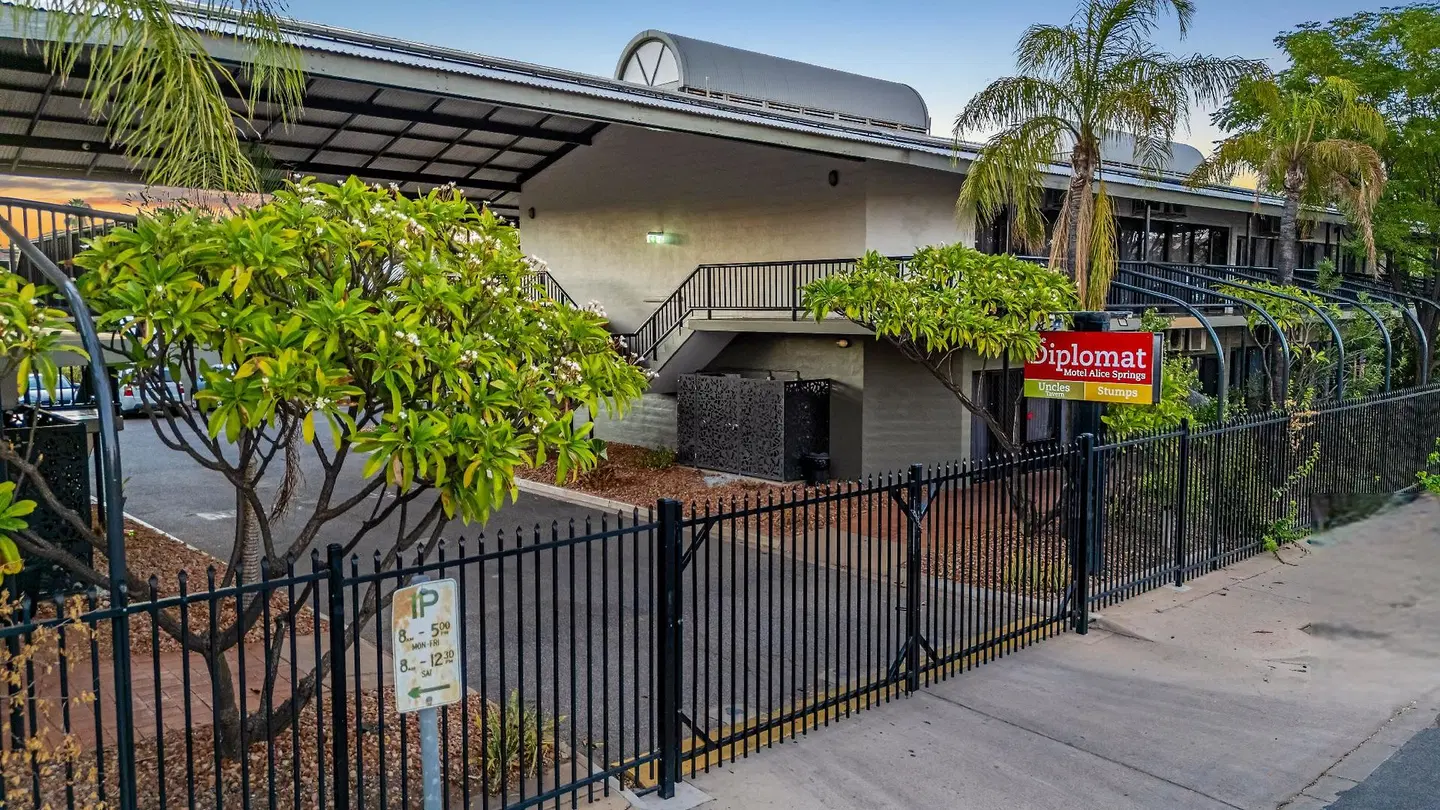 Diplomat Hotel Alice Springs EXTERIOR