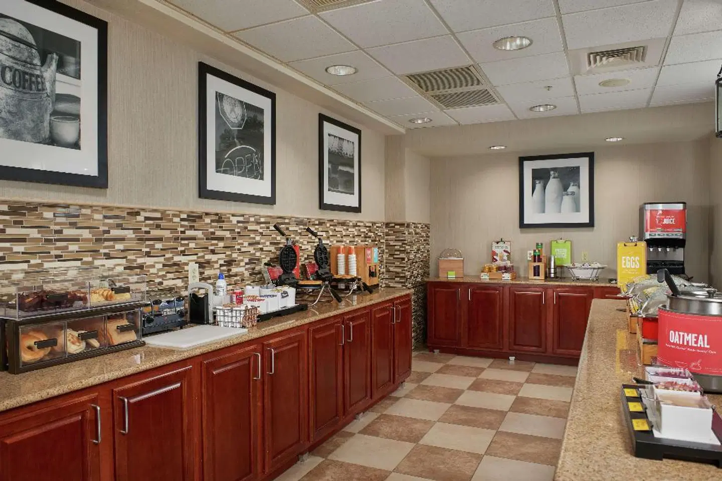 Hampton Inn & Suites Phoenix-Surprise Bar