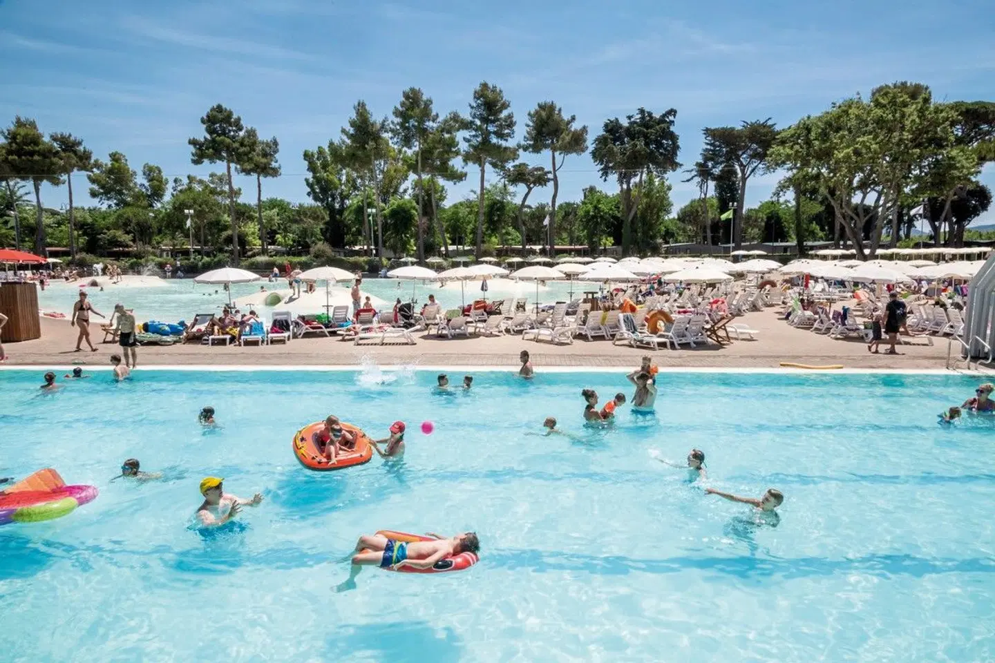 Hu Park Albatros Village (by Happy Camp) OUTDOOR_POOL