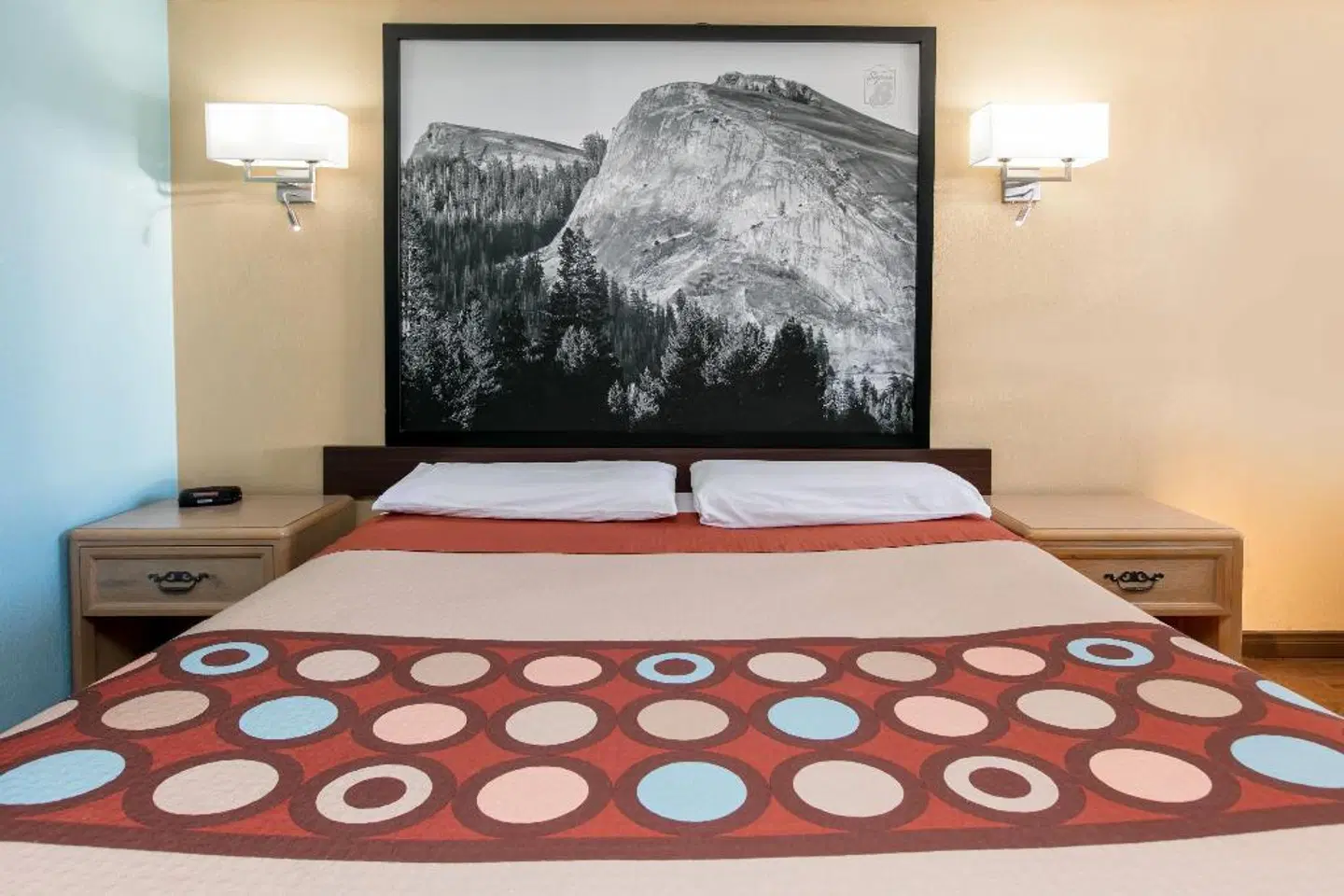 Super 8 by Wyndham Bishop ROOM_EXAMPLE