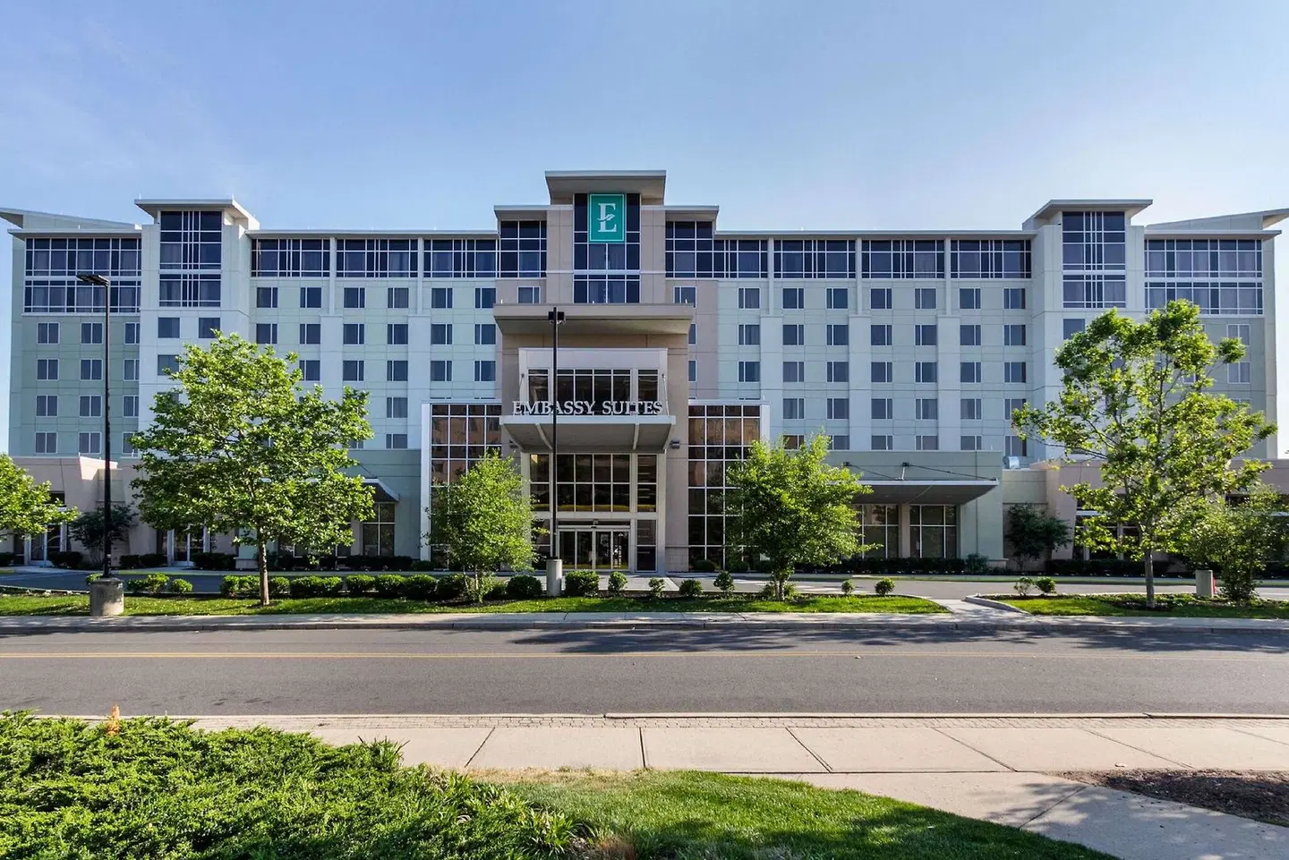Embassy Suites by Hilton Newark Airport EXTERIOR