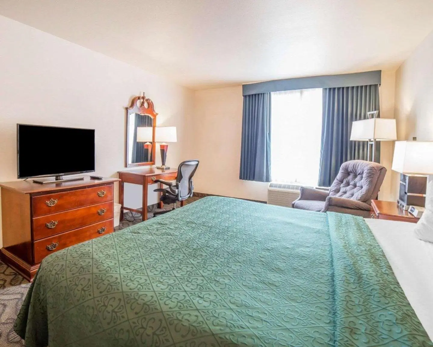 Quality Inn & Suites Airport West Salt Lake City ROOM_EXAMPLE