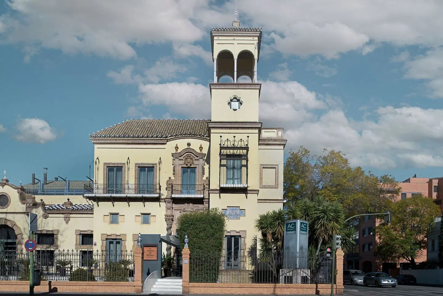 AC Hotel by Marriott Ciudad de Sevilla EXTERIOR