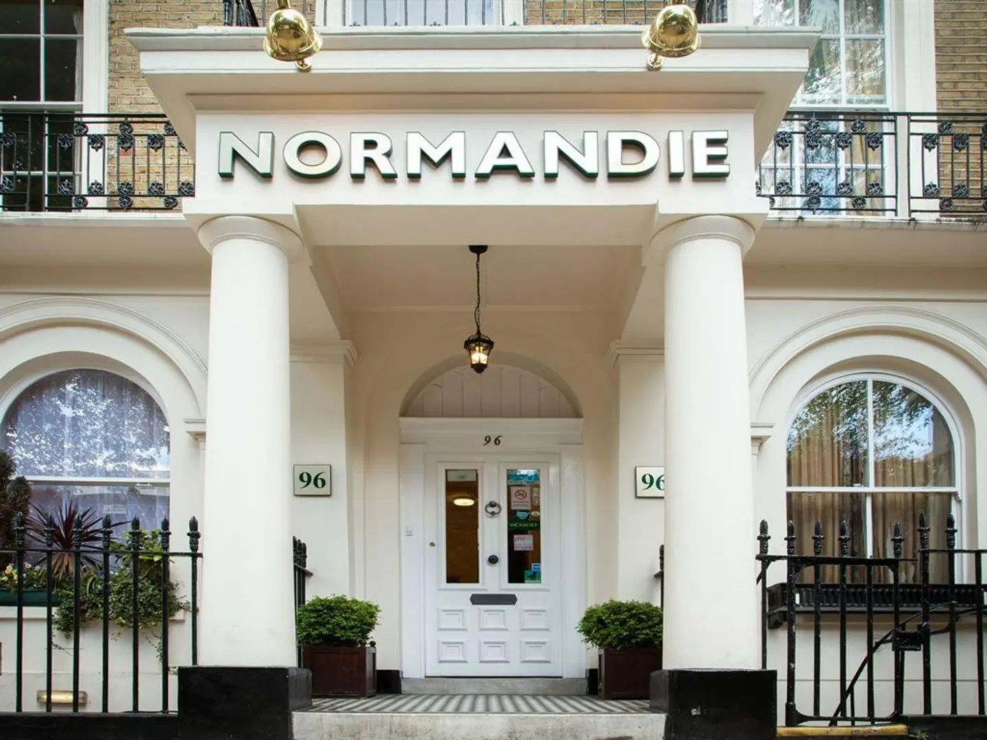 Normandie Hotel EXTERIOR