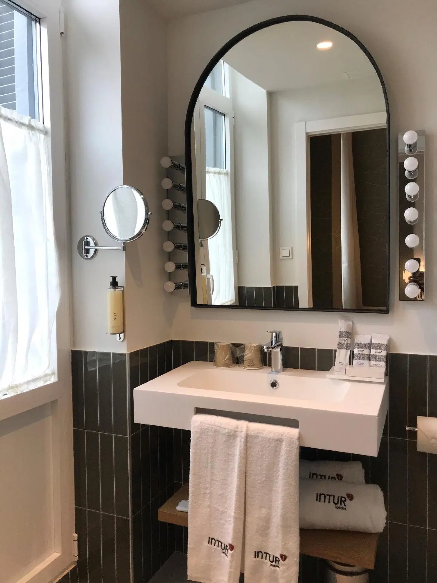 Intelier Villa Katalina BATHROOM